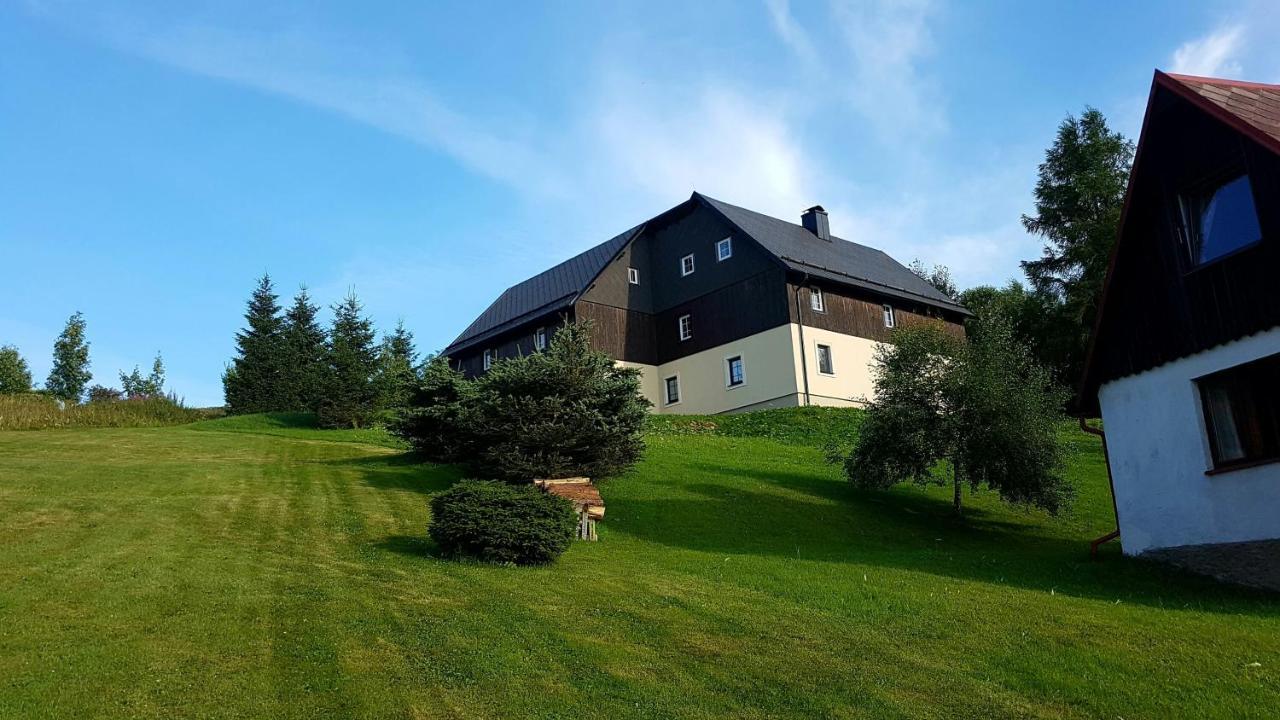 Chaloupka Slamenka Villa Loucna pod Klinovcem Exterior photo