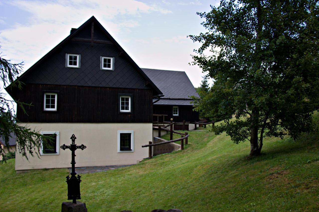 Chaloupka Slamenka Villa Loucna pod Klinovcem Exterior photo