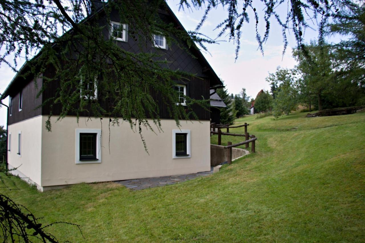 Chaloupka Slamenka Villa Loucna pod Klinovcem Exterior photo